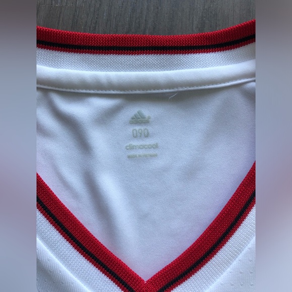 Adidas Manchester United 2015-16 Away Shirt - Picture 5 of 5